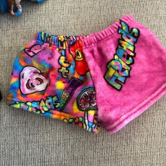 😍Set of 3 Colorful Graphic Print plush Shorts Set for girls - Picture 2 of 7